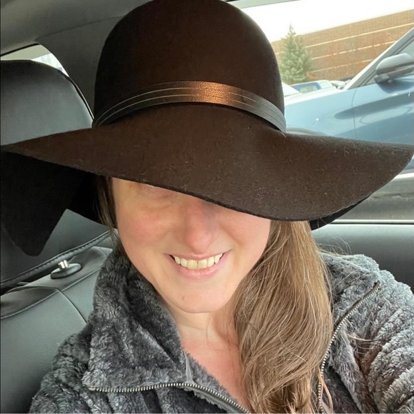 Meet your Posher - Picture 1 of 2